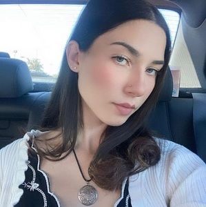 Meet your Posher, Caitlyn